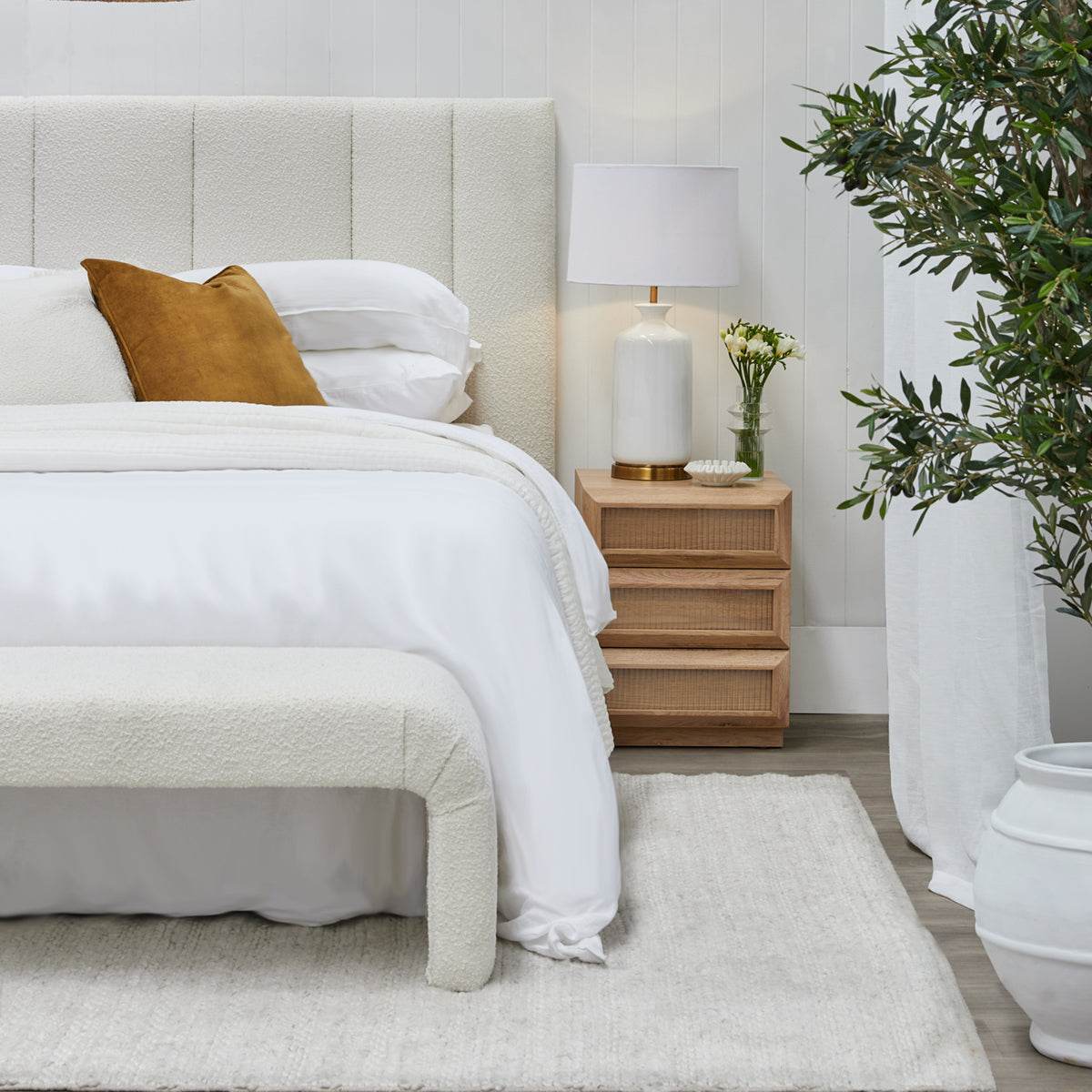 Carmen | Ceramic Table Lamp White & Gold - Mirra Interiors