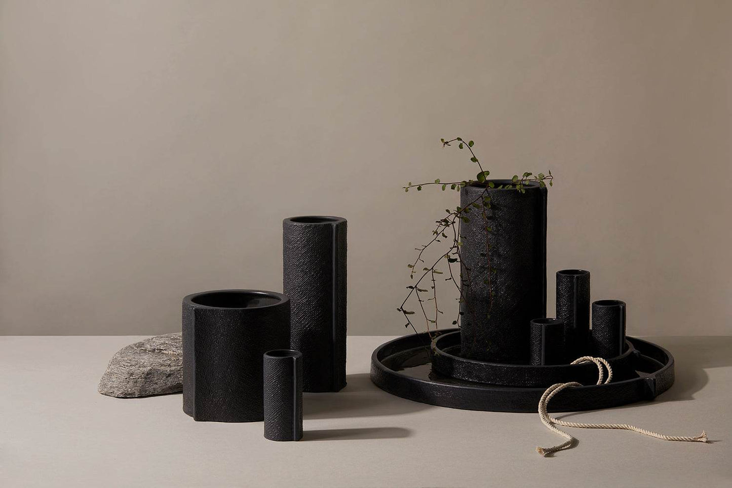 Burlap | Ceramic Textured Pot Black (Large) - Mirra Interiors