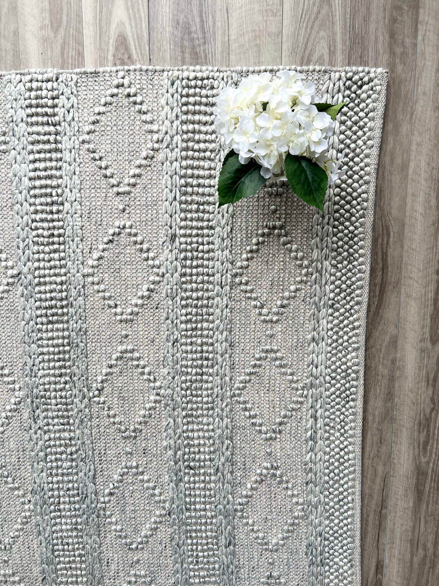 Zuri | Diamond Wool Rug Spotted Grey - Mirra Interiors
