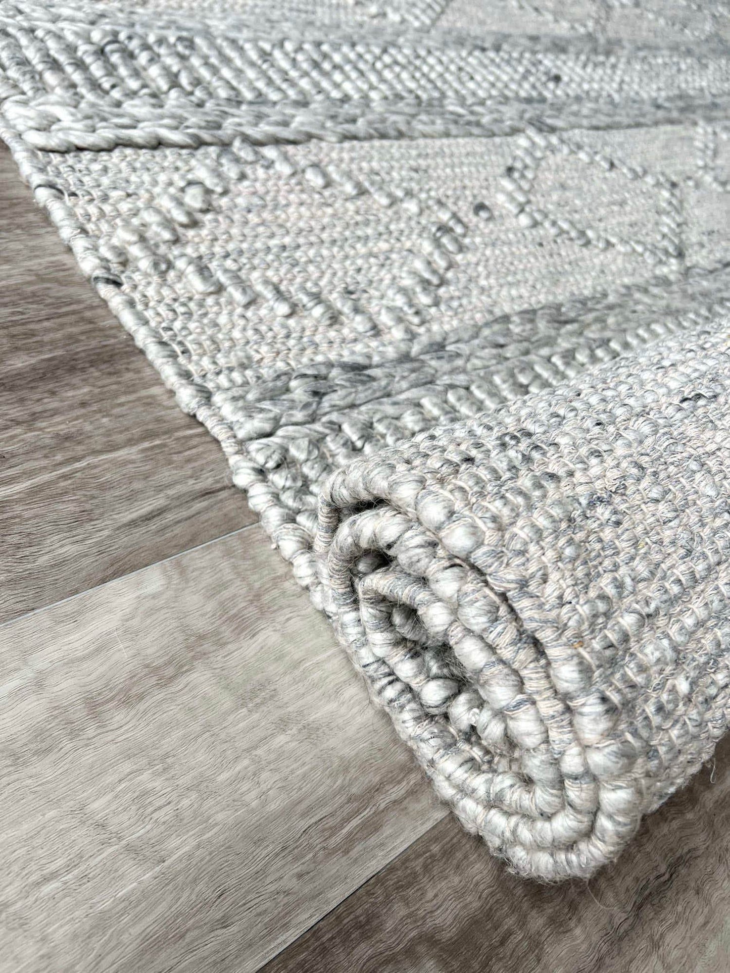 Zuri | Diamond Wool Rug Spotted Grey - Mirra Interiors