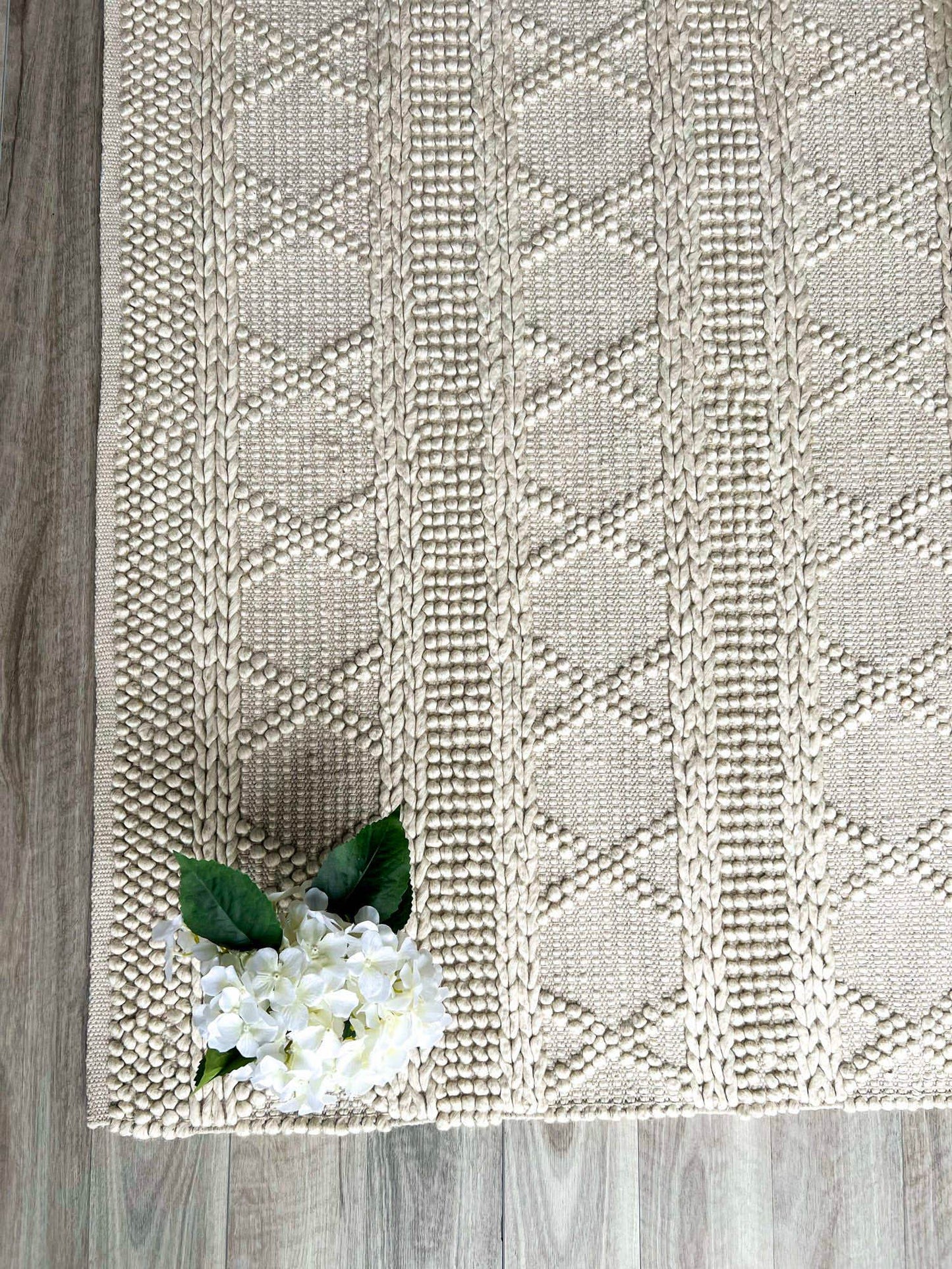 Zuri | Cross Wool Rug Cream - Mirra Interiors