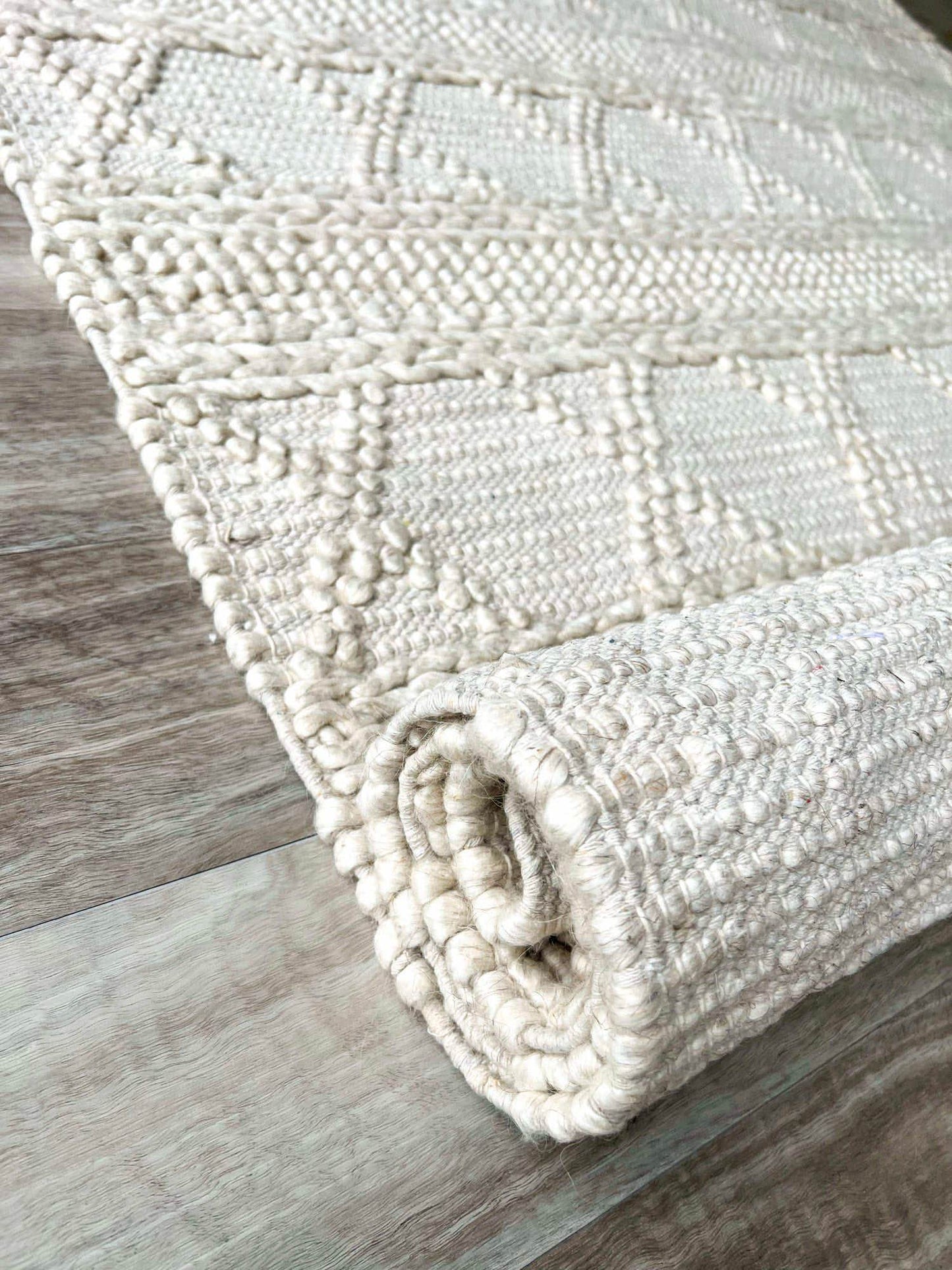 Zuri | Cross Wool Rug Cream - Mirra Interiors