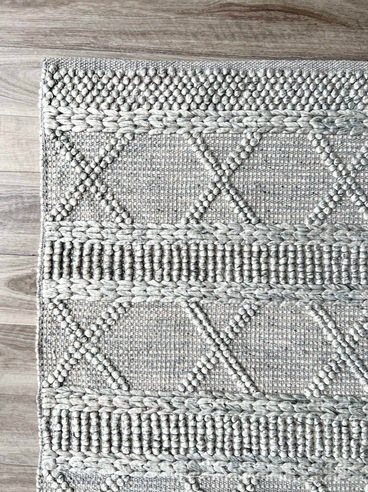 Zuri | Cross Wool Rug Spotted Grey - Mirra Interiors
