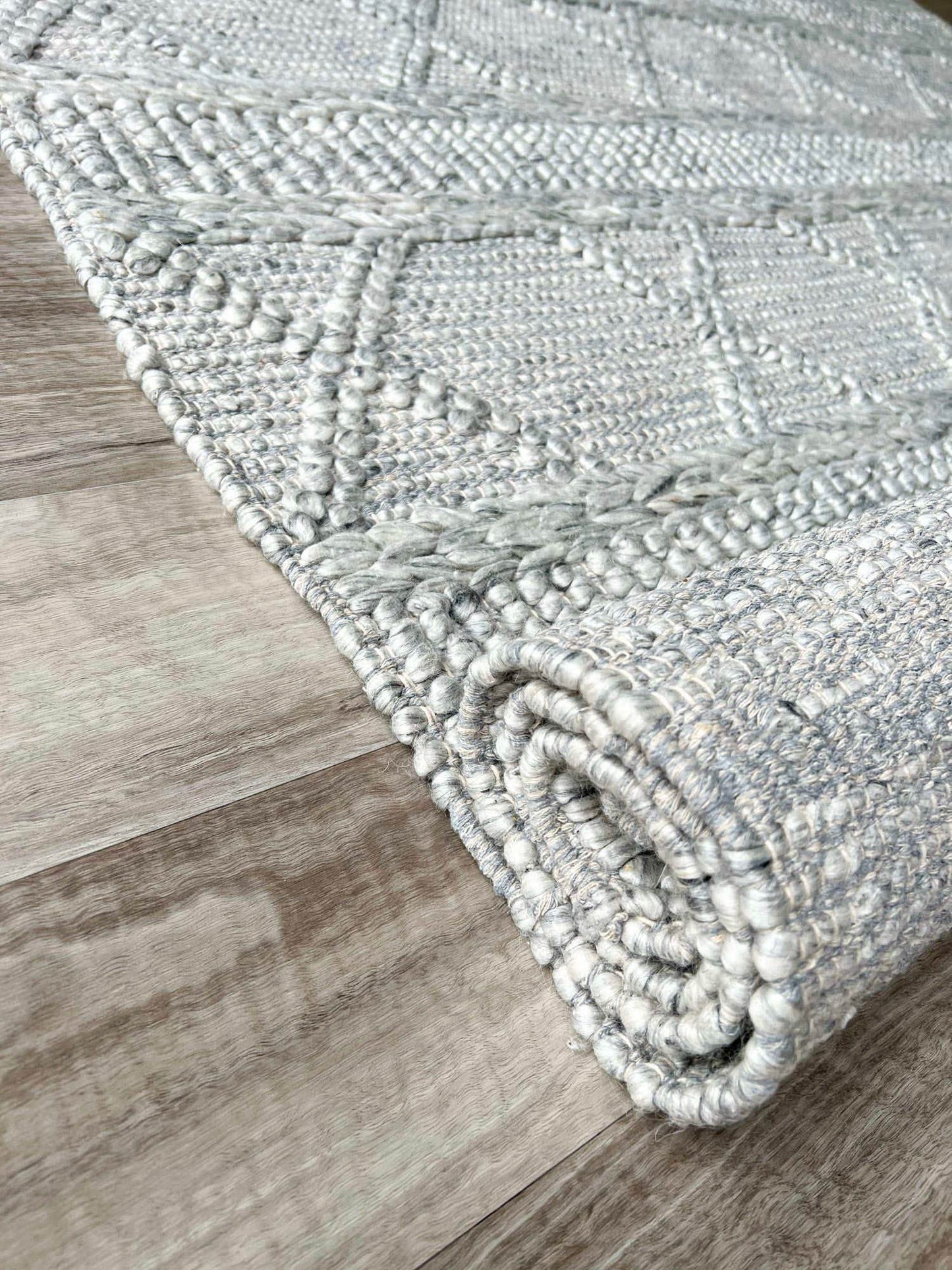 Zuri | Cross Wool Rug Spotted Grey - Mirra Interiors