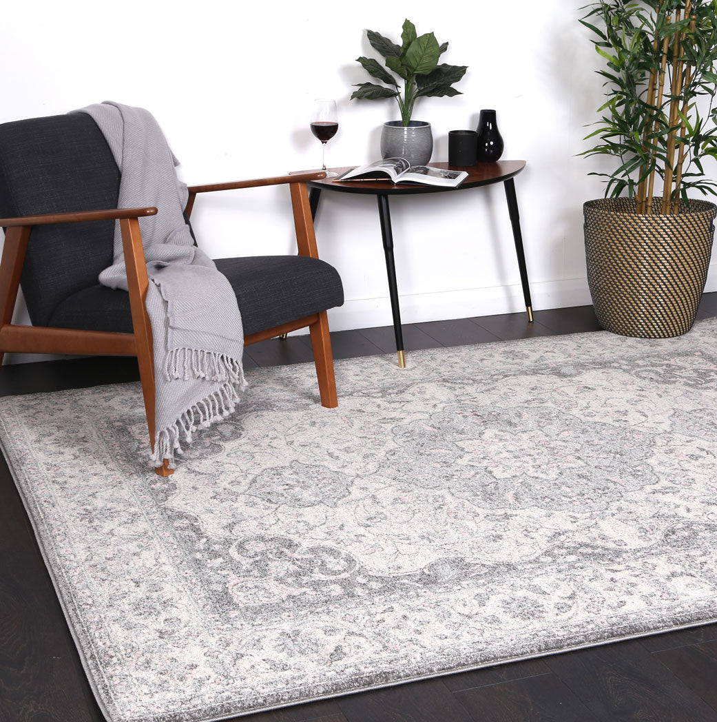 Delicate | Traditional Rug - Grey