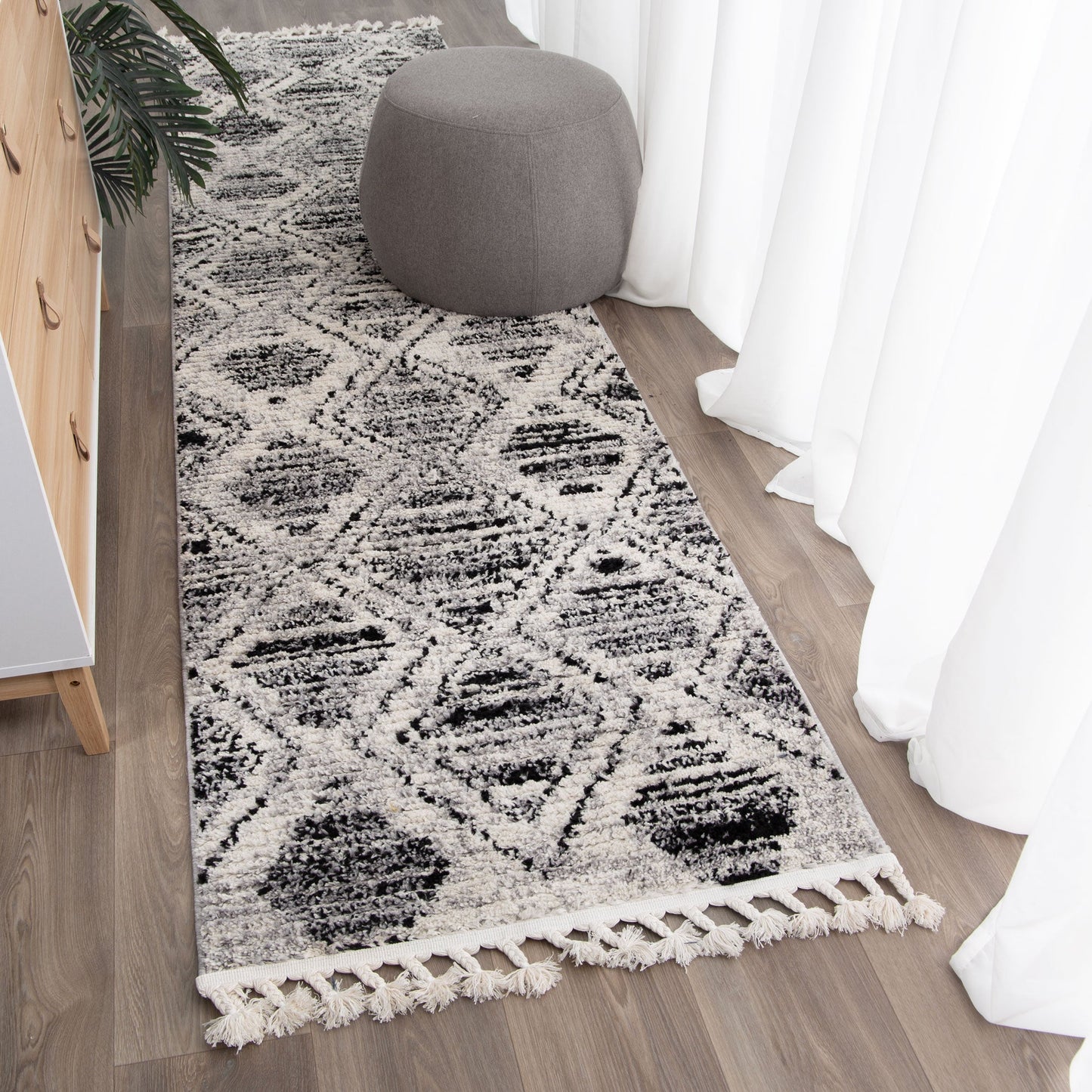 Mansour | Diamond Black & White Geometric Rug