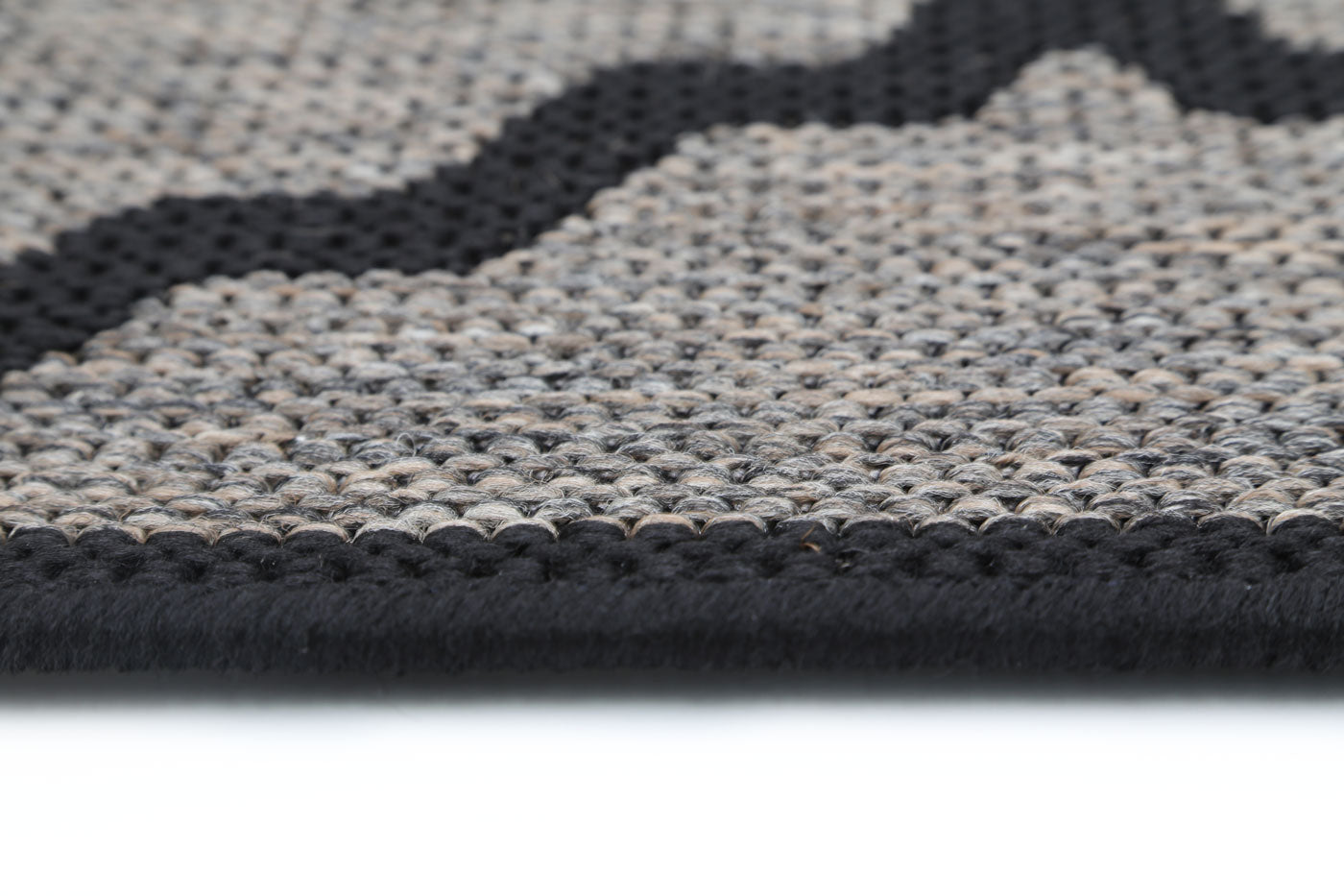 Sisalo | Geometric Rug - Beige & Black