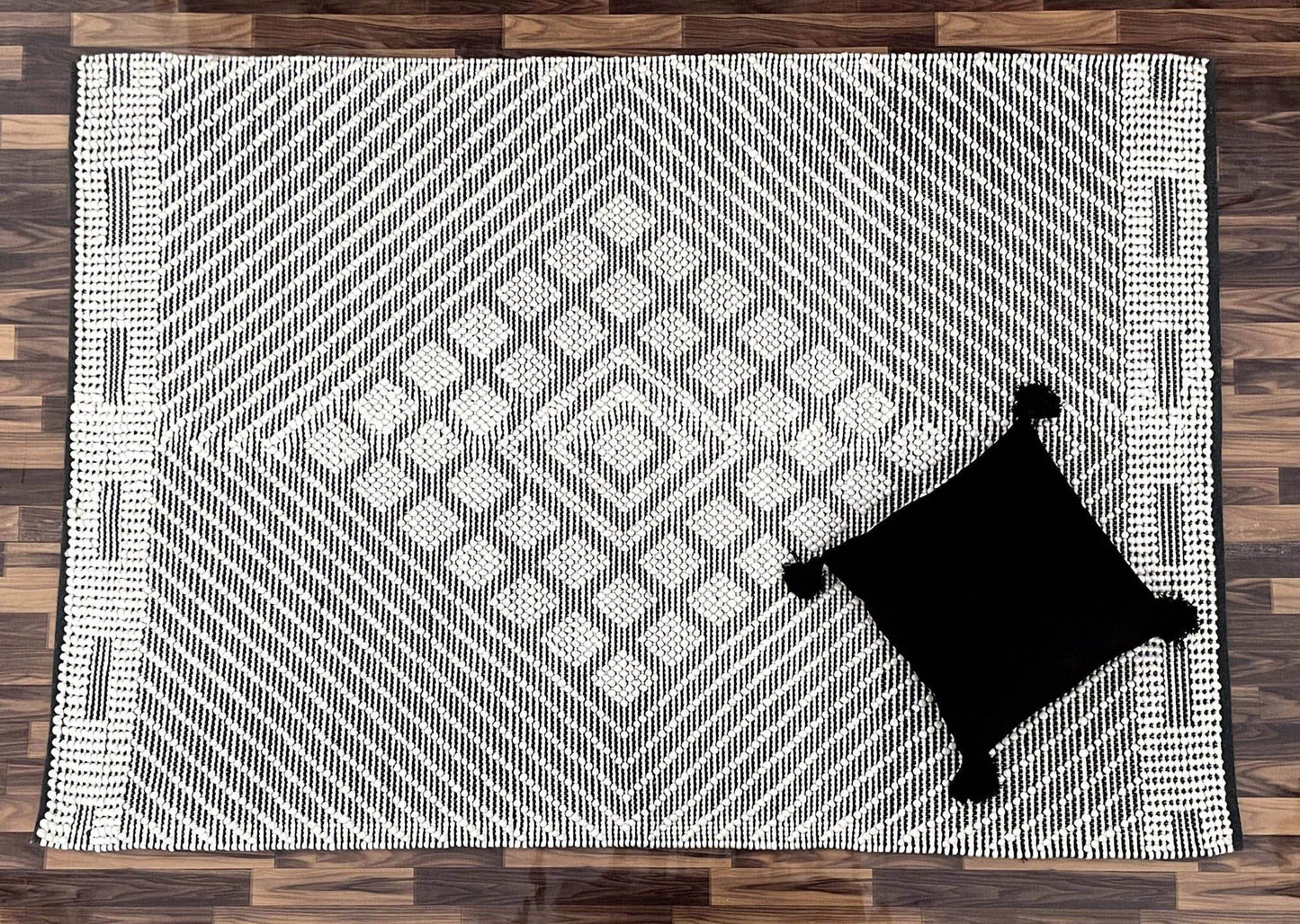 Aashi | Radial Diamond Wool Rug Grey - Mirra Interiors