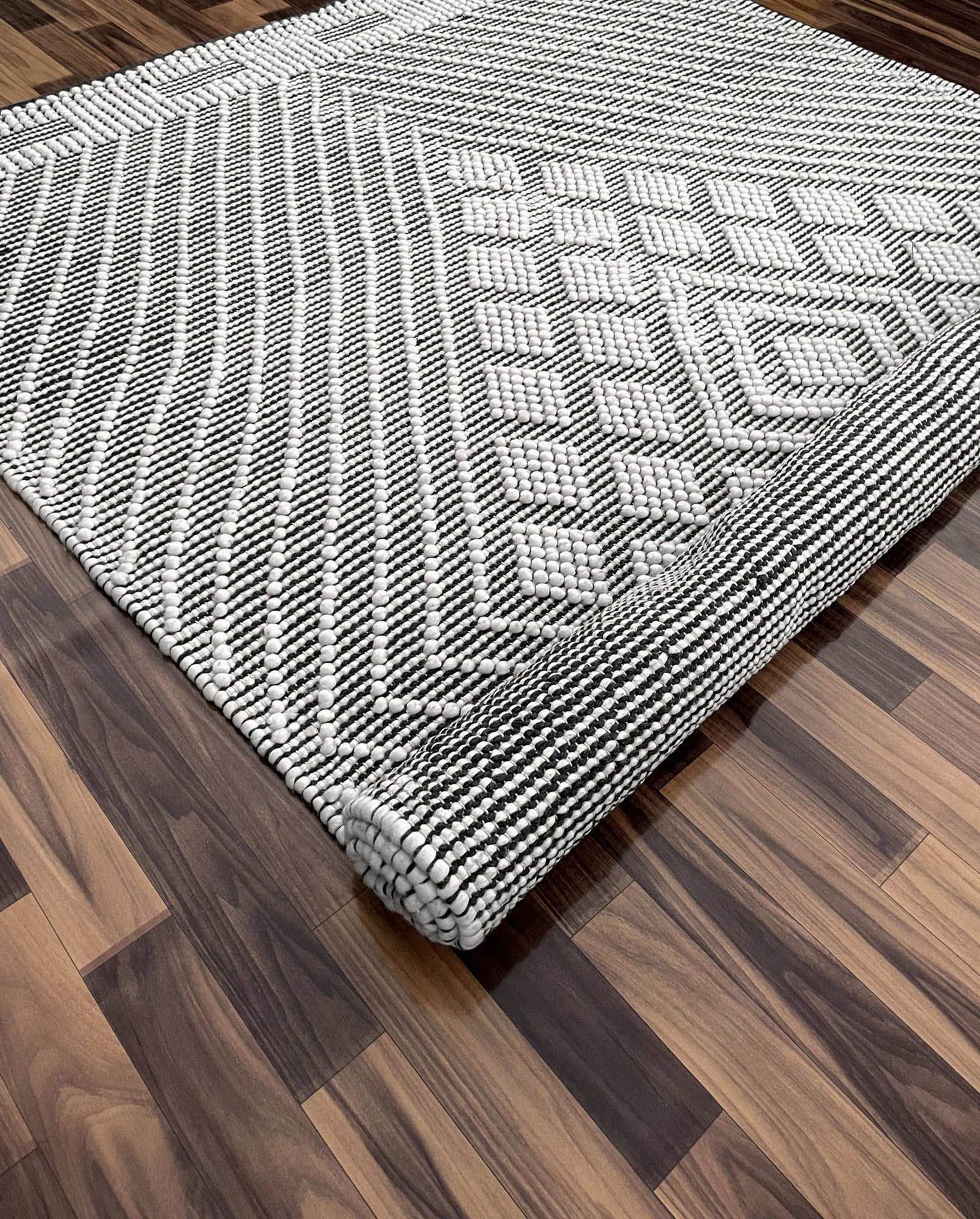 Aashi | Radial Diamond Wool Rug Grey - Mirra Interiors