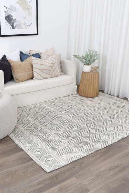 Copacabana | Chevron Wool-Blend Rug - Light Grey