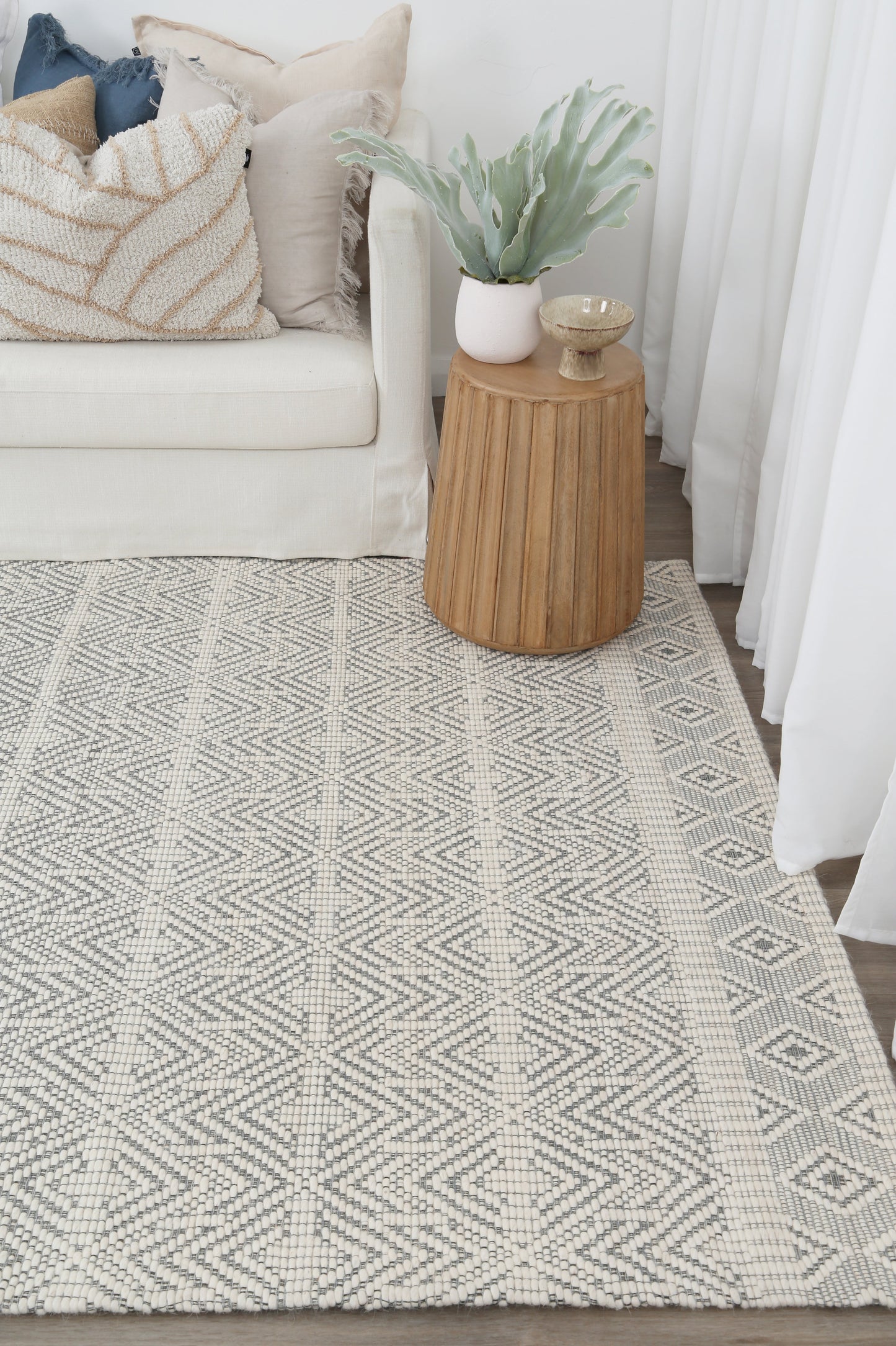 Copacabana | Chevron Wool-Blend Rug - Light Grey