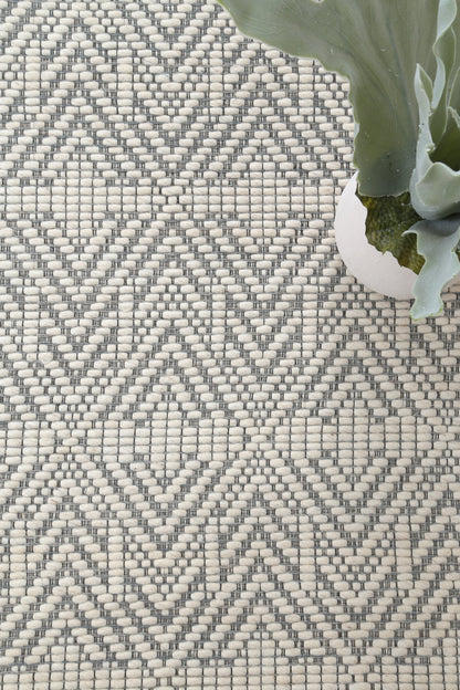 Copacabana | Chevron Wool-Blend Rug - Light Grey