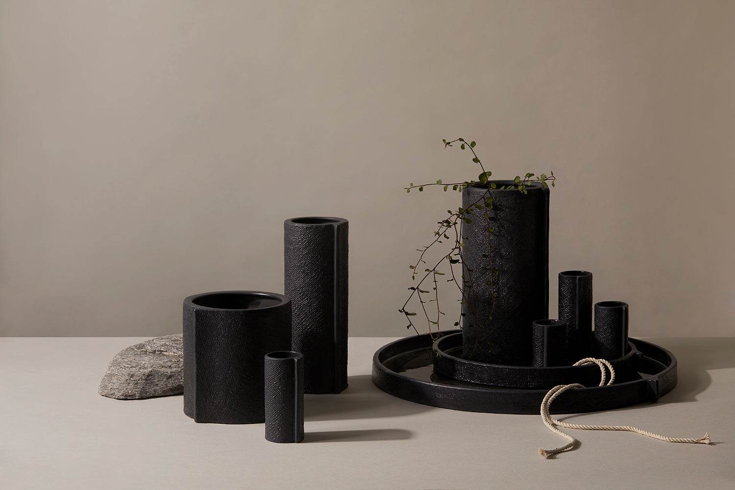 Burlap | Ceramic Textured Pot Black (Large) - Mirra Interiors