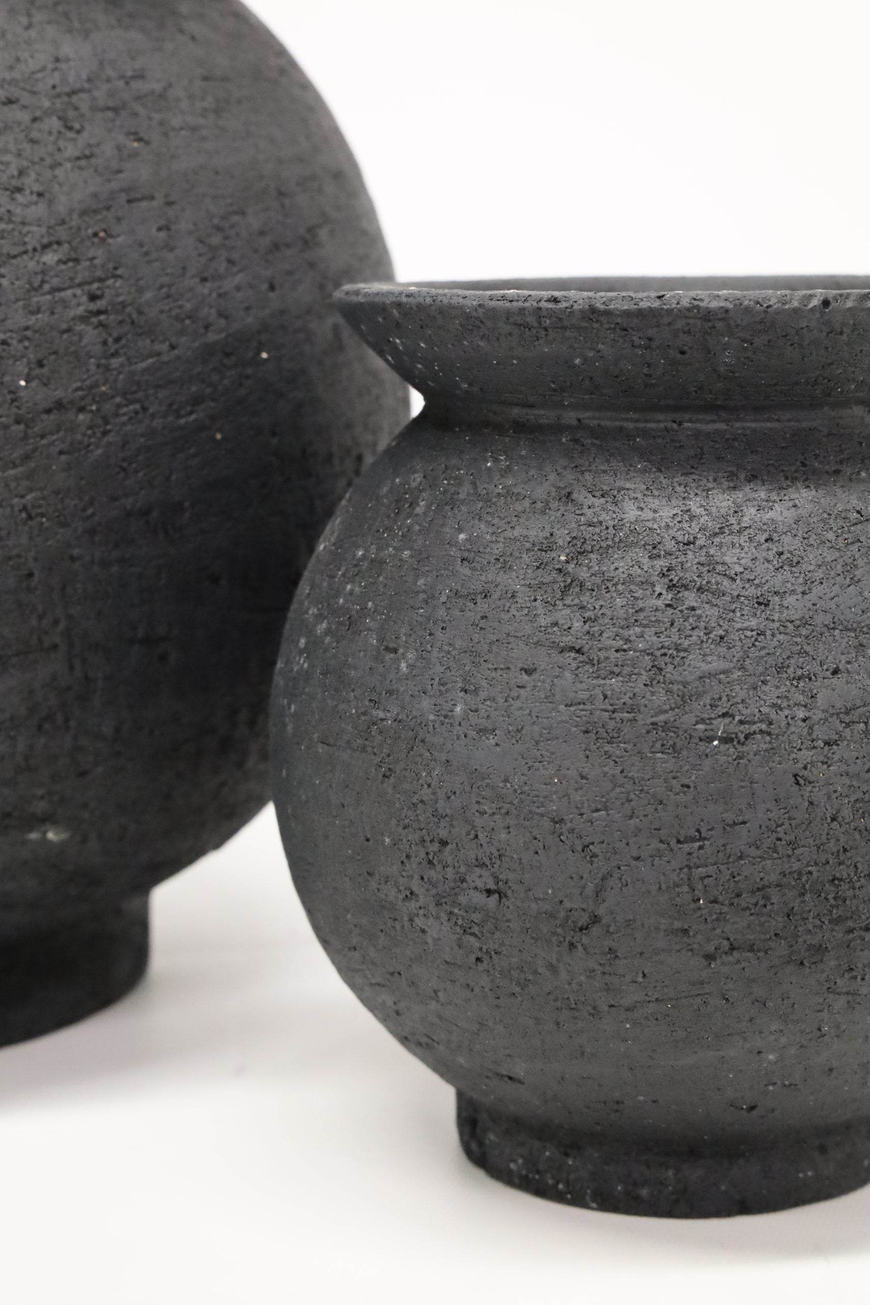 Hapai | Round Terracotta Pot Black - Mirra Interiors