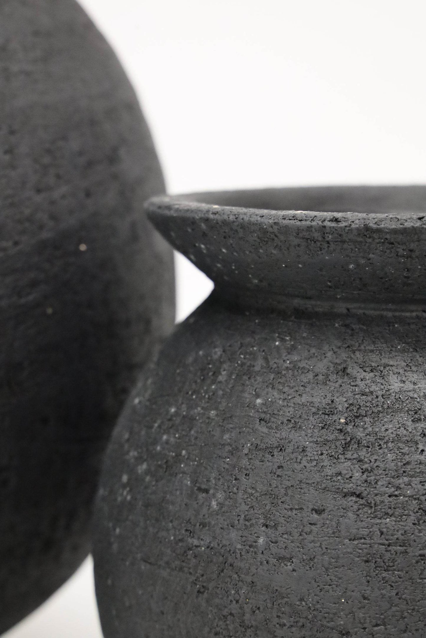 Hapai | Round Terracotta Pot Black - Mirra Interiors