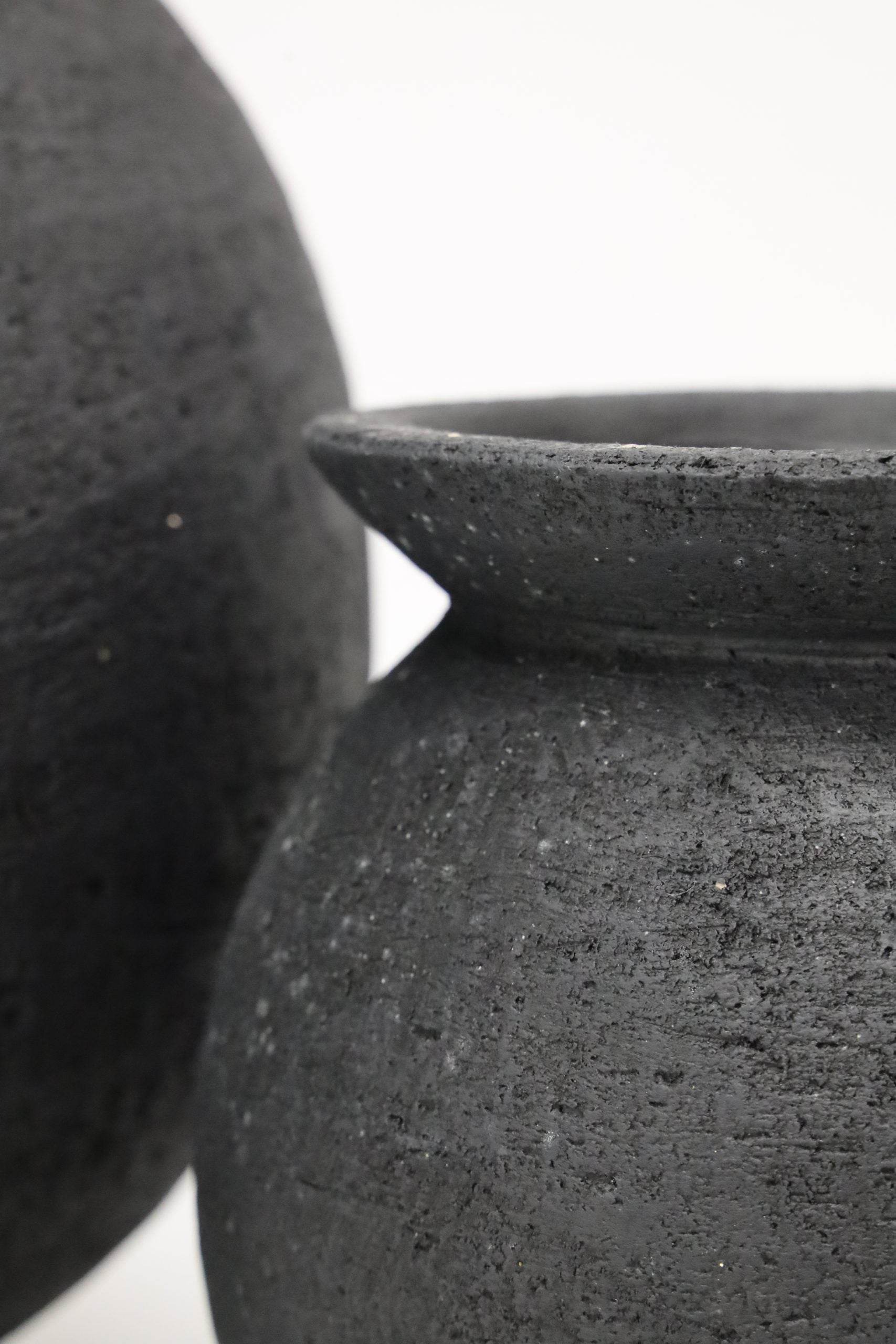 Hapai | Round Terracotta Pot Black - Mirra Interiors