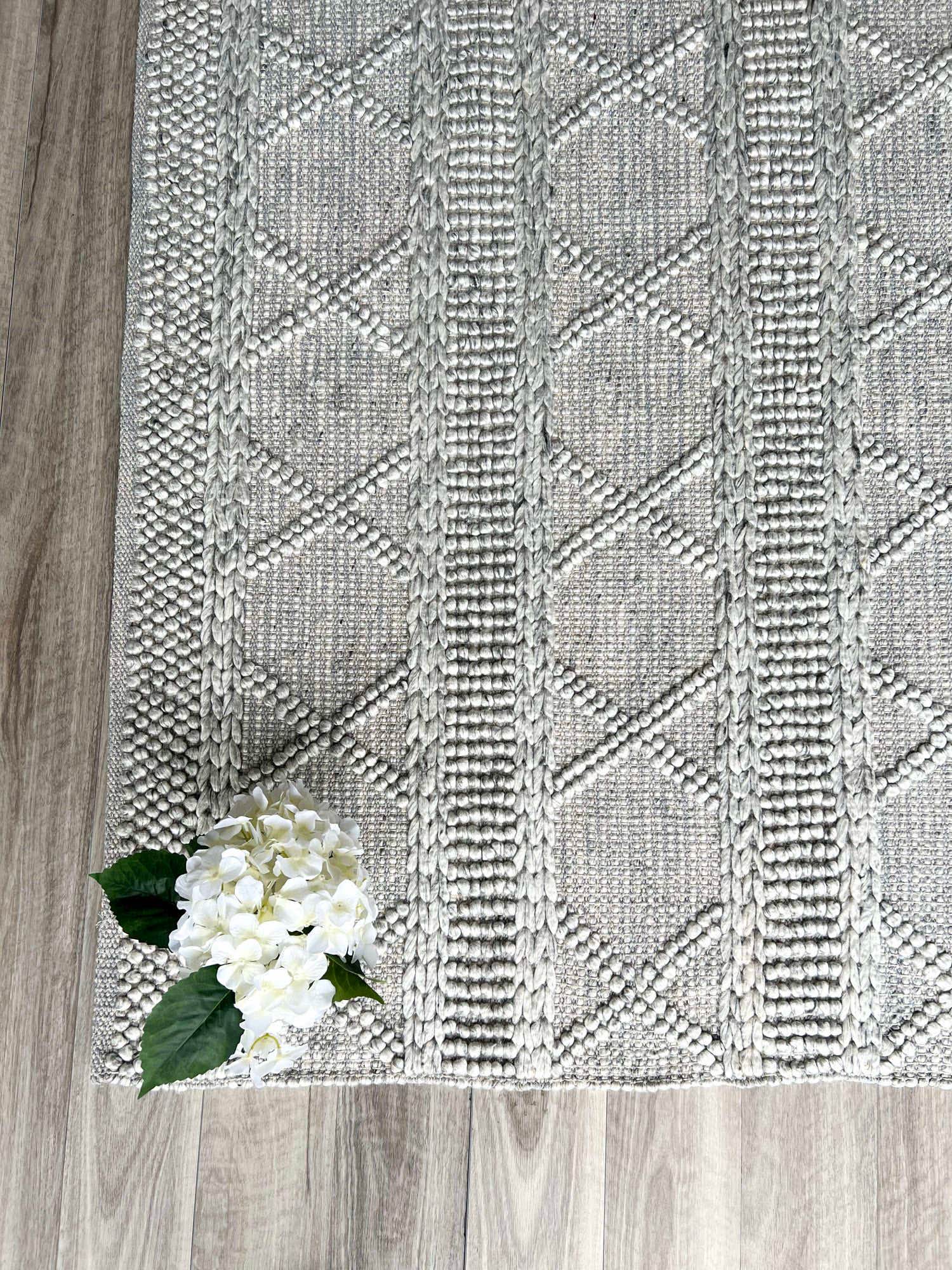 Zuri | Cross Wool Rug Spotted Grey - Mirra Interiors
