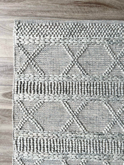 Zuri | Cross Wool Rug Spotted Grey - Mirra Interiors