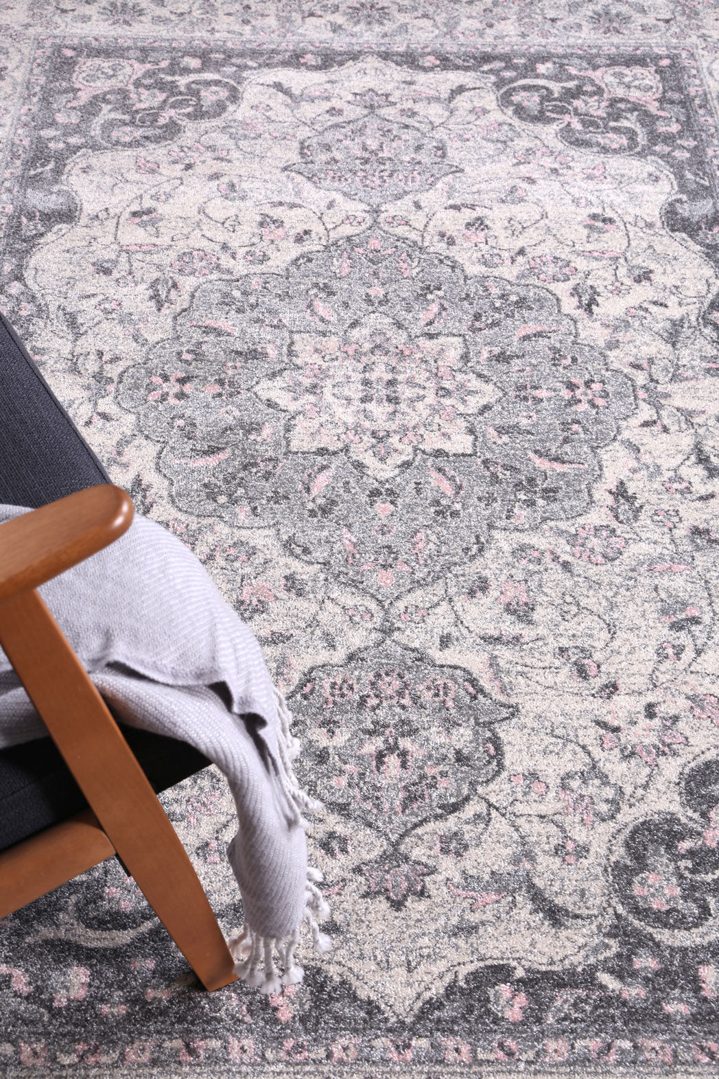 Delicate | Traditional Rug - Grey