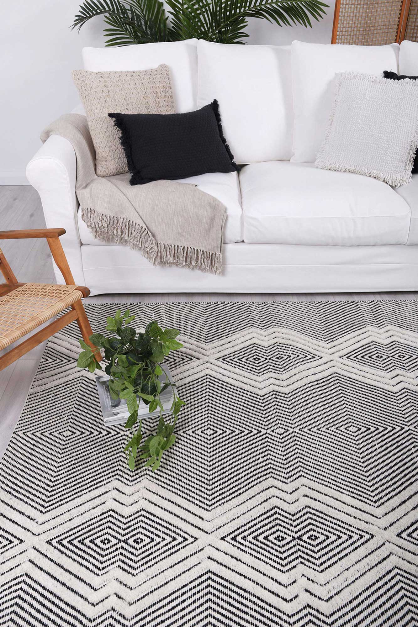 Himalaya | Saw Tribal Wool Rug - Ivory