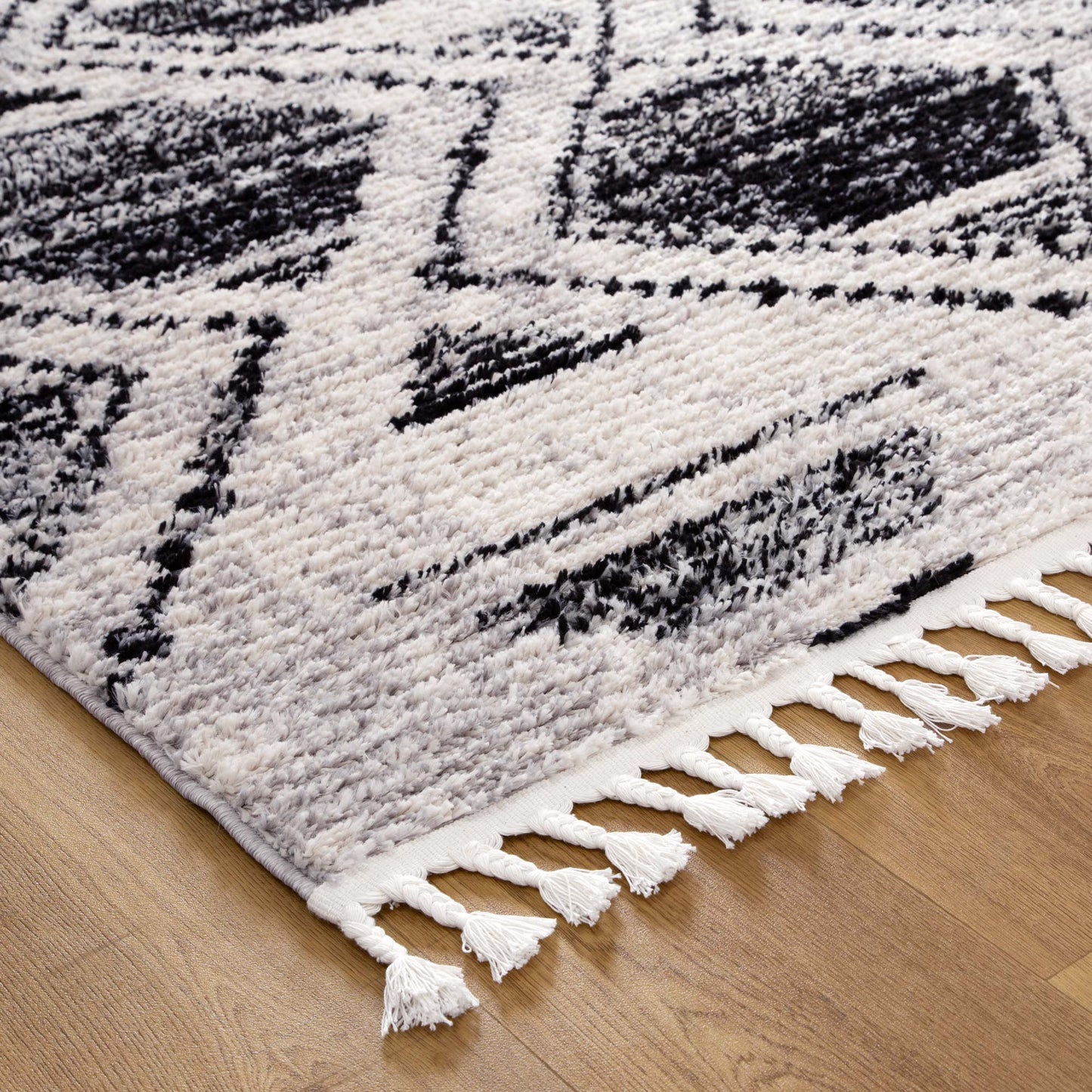 Mansour | Diamond Black & White Geometric Rug