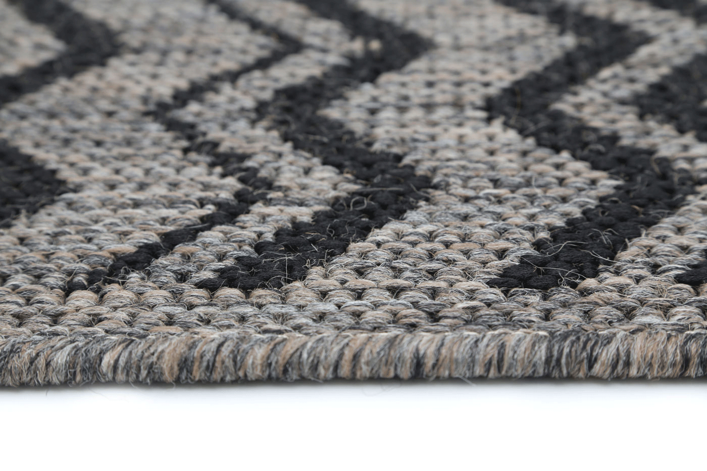 Sisalo | Geometric Rug - Beige & Black