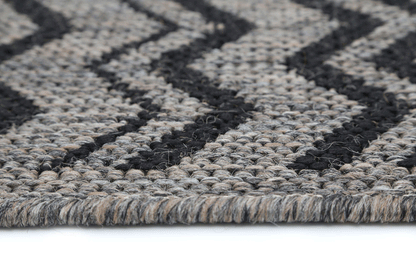 Sisalo | Geometric Rug - Beige & Black