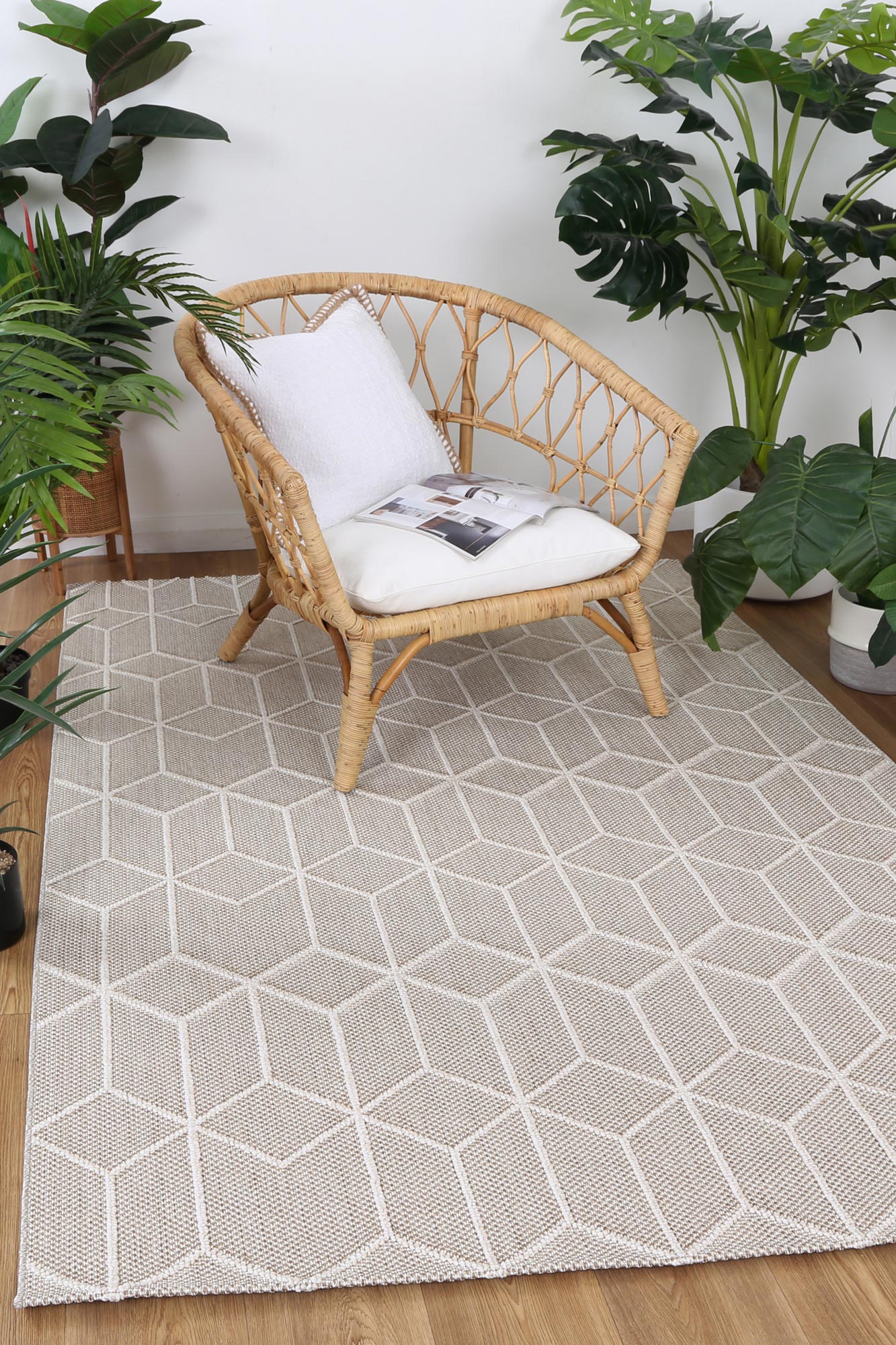 Vanuatu | Maemae Geometric Flatweave Rug - Beige