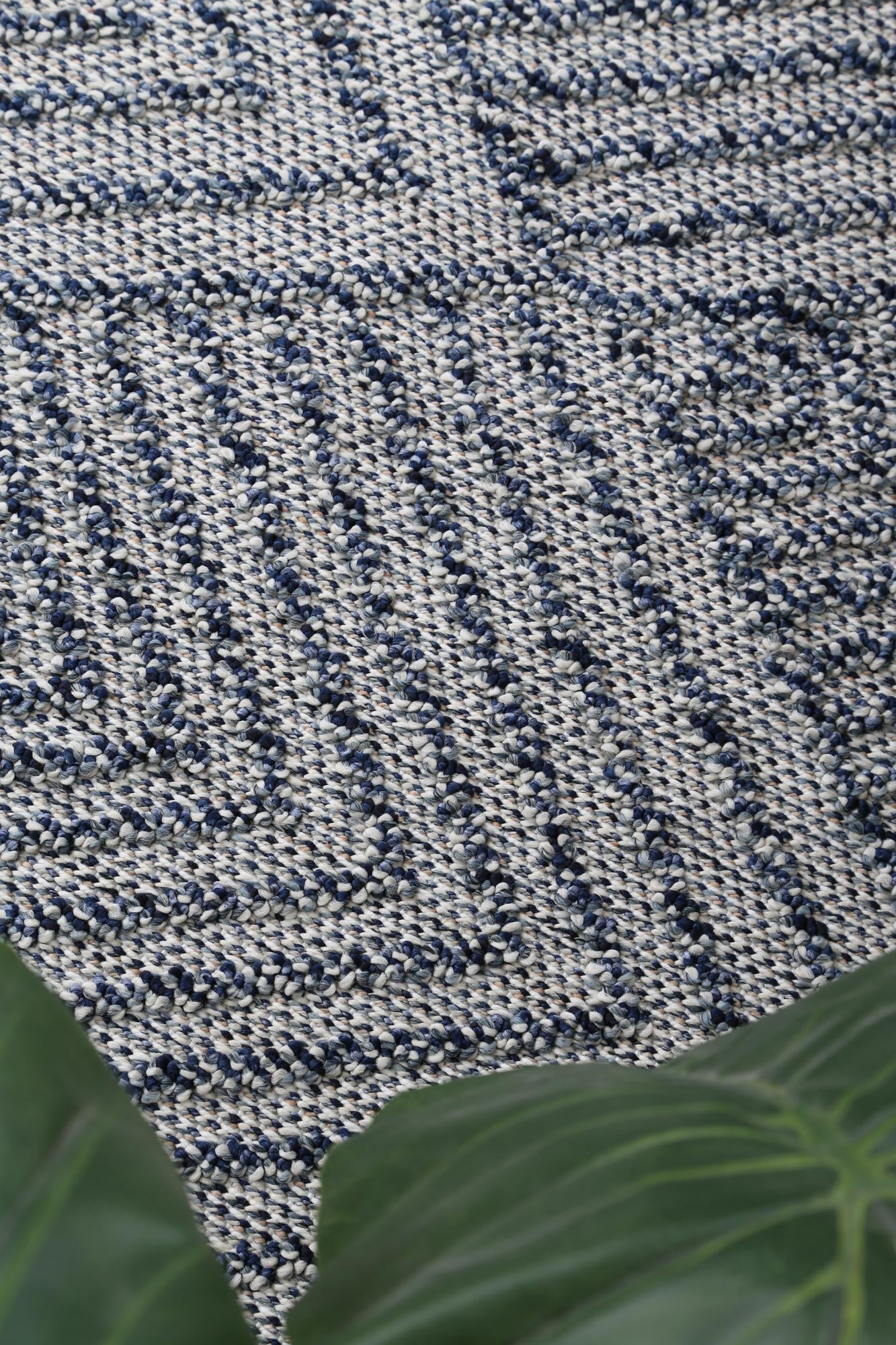 Vanuatu Naka | Geometric Flatweave Rug - Charcoal