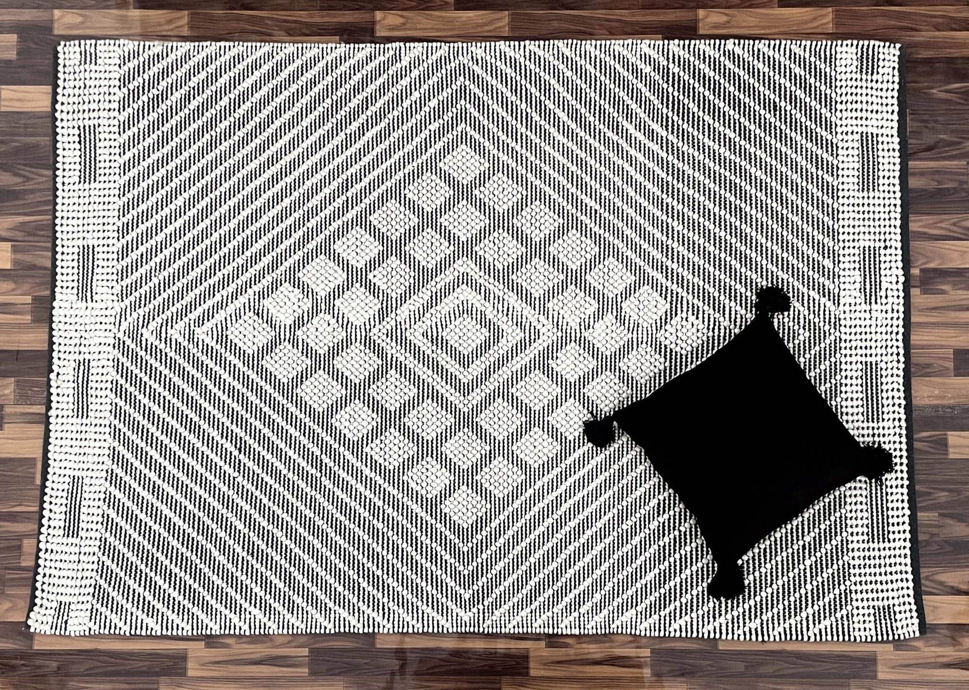 Aashi | Radial Diamond Wool Rug Grey - Mirra Interiors