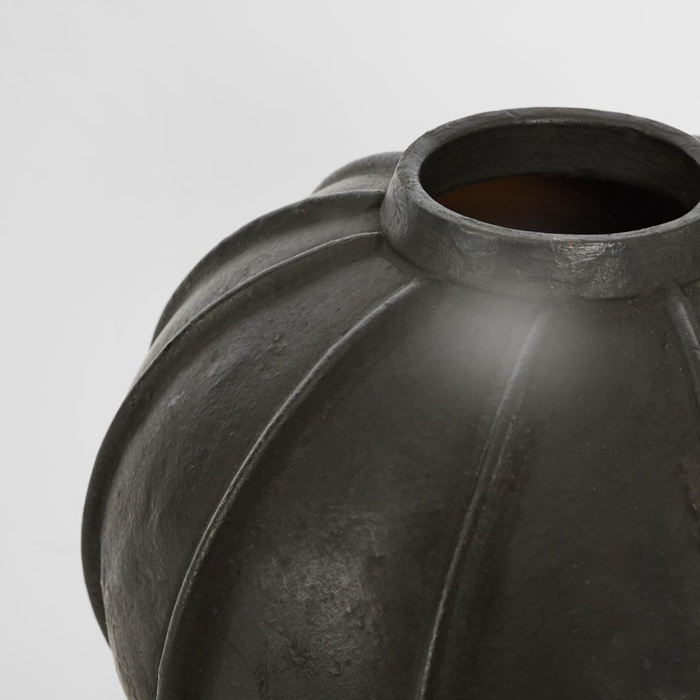Agun | Ceramic Vase - Black